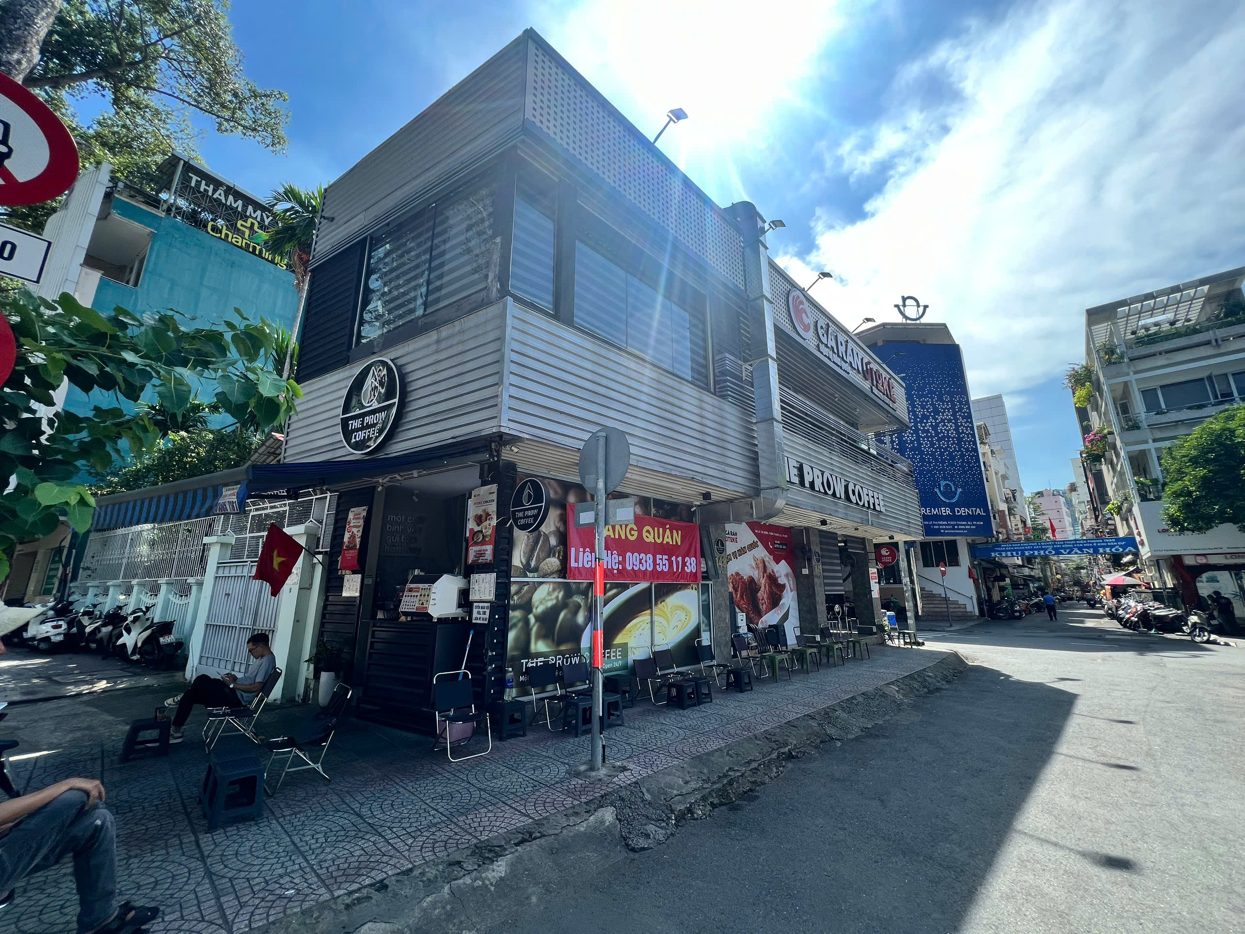 SANG QUÁN CAFE & CỬA HÀNG GÀ RÁN – GÓC 3 MẶT TIỀN CỰC HIẾM, ĐƯỜNG LÊ THỊ RIÊNG, Q.1