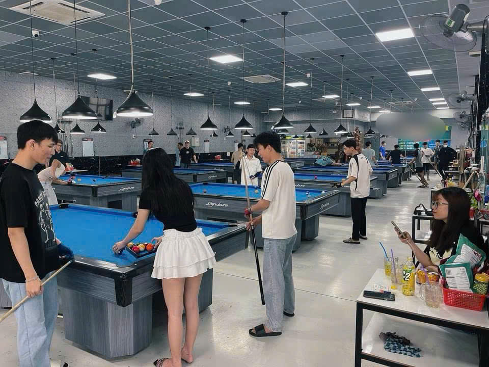 Sang quán bida mặt bằng lớn, góc 2 mặt tiền KDC Việt Sinh, Bình Dương