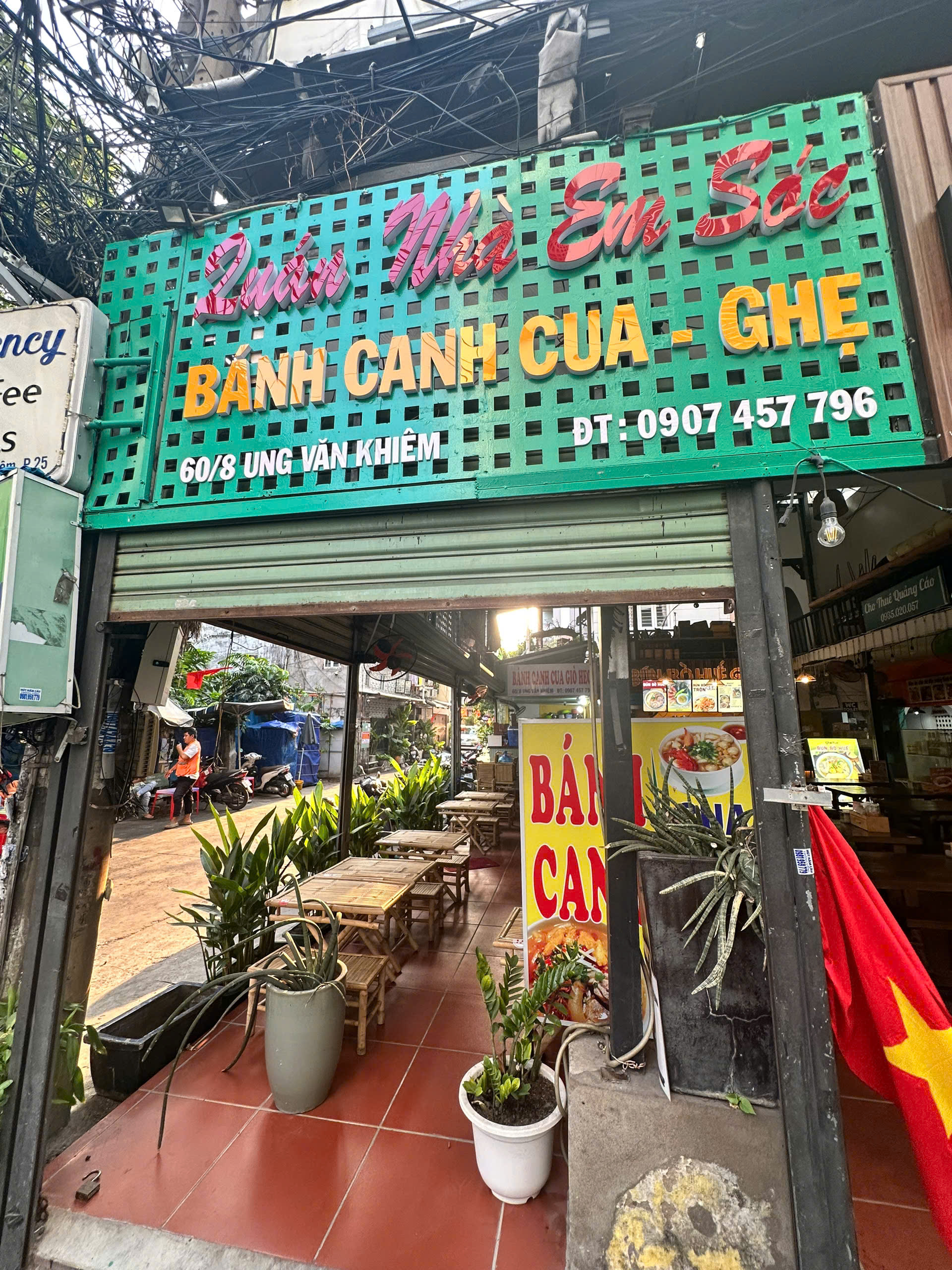 Cần sang lại quán ăn tọa lạc tại vị trí cực kỳ đắc địa, ngay góc ngã 3 Ung Văn Khiêm – Nguyễn Gia Trí