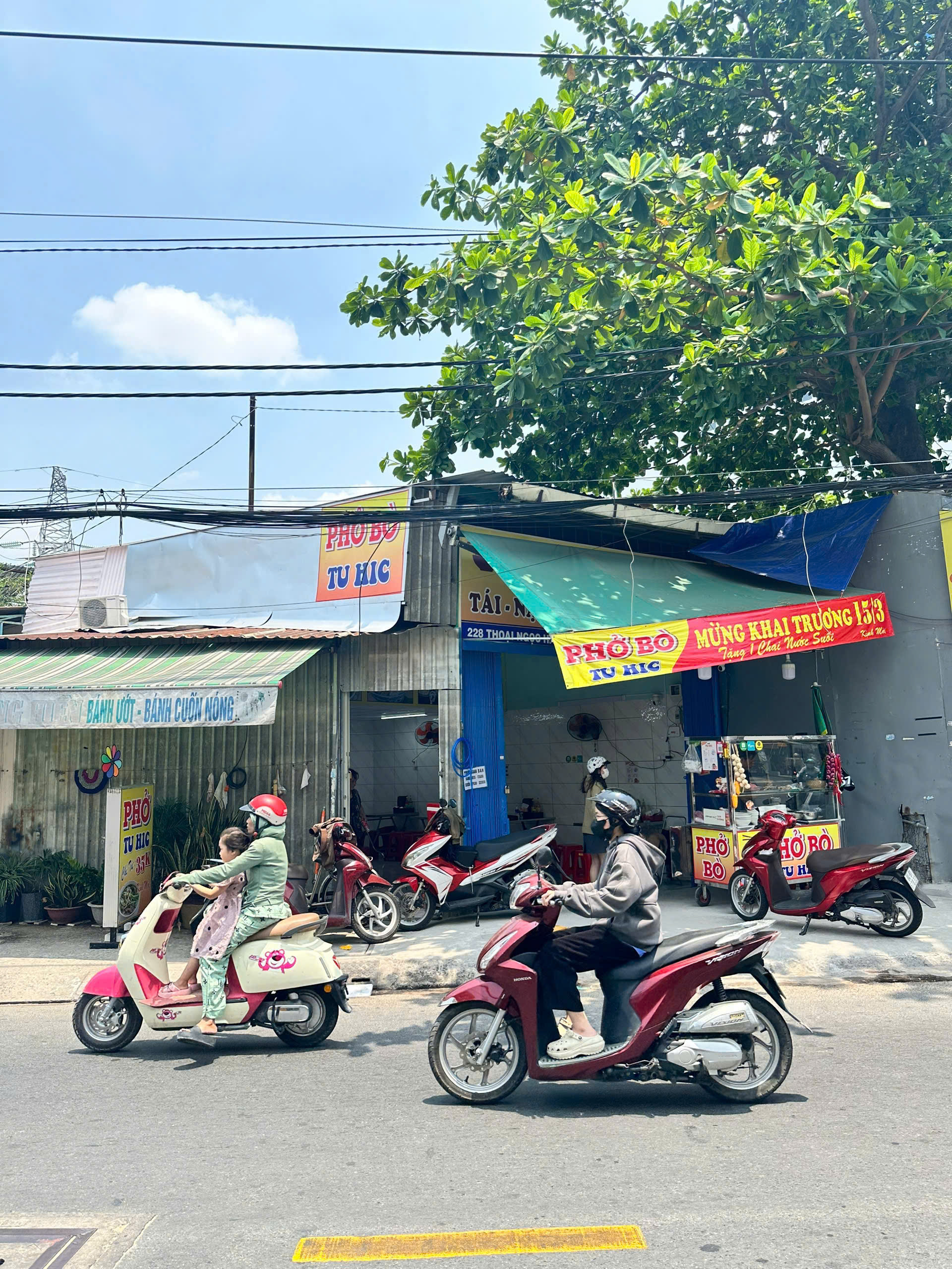  Sang nhượng quán phở góc thoáng mặt tiền đường Thoại Ngọc Hầu, Tân Phú